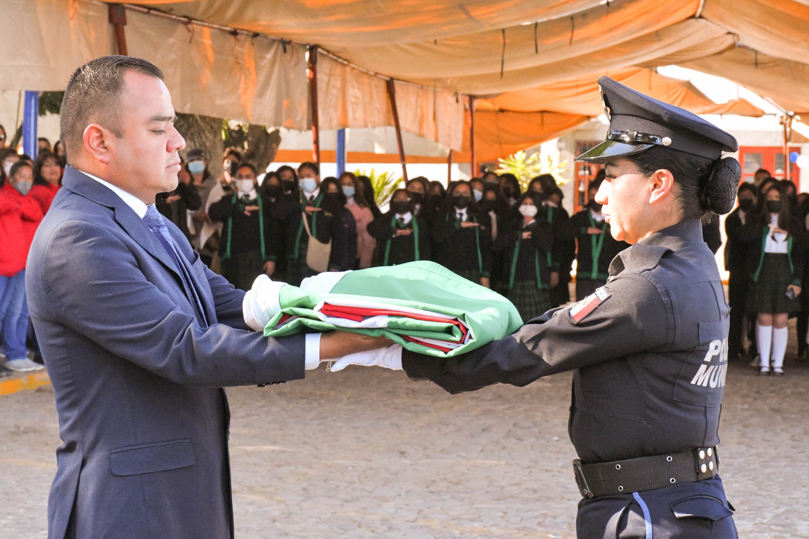 Conmemora Ayuntamiento de Apetatitlán el Día de la Bandera